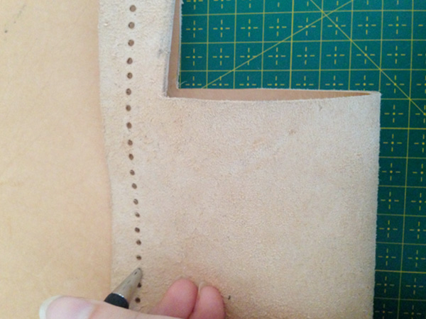 Avisholder med læder - DIY guide. Step 14