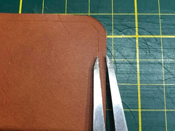 Omslag i læder til notesbog - DIY guide step 3
